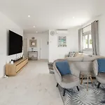 Oceanview Dreamer's Delight Appartement