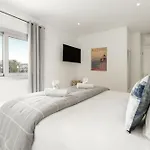 Oceanview Dreamer's Delight Apartment