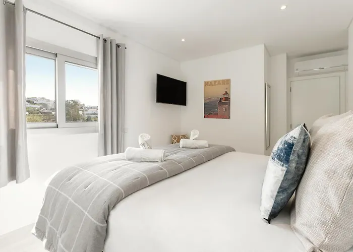 Oceanview Dreamer's Delight Apartment