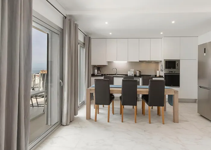 Oceanview Dreamer's Delight Apartment *