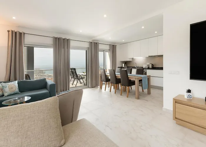 Oceanview Dreamer's Delight Apartment Nazare